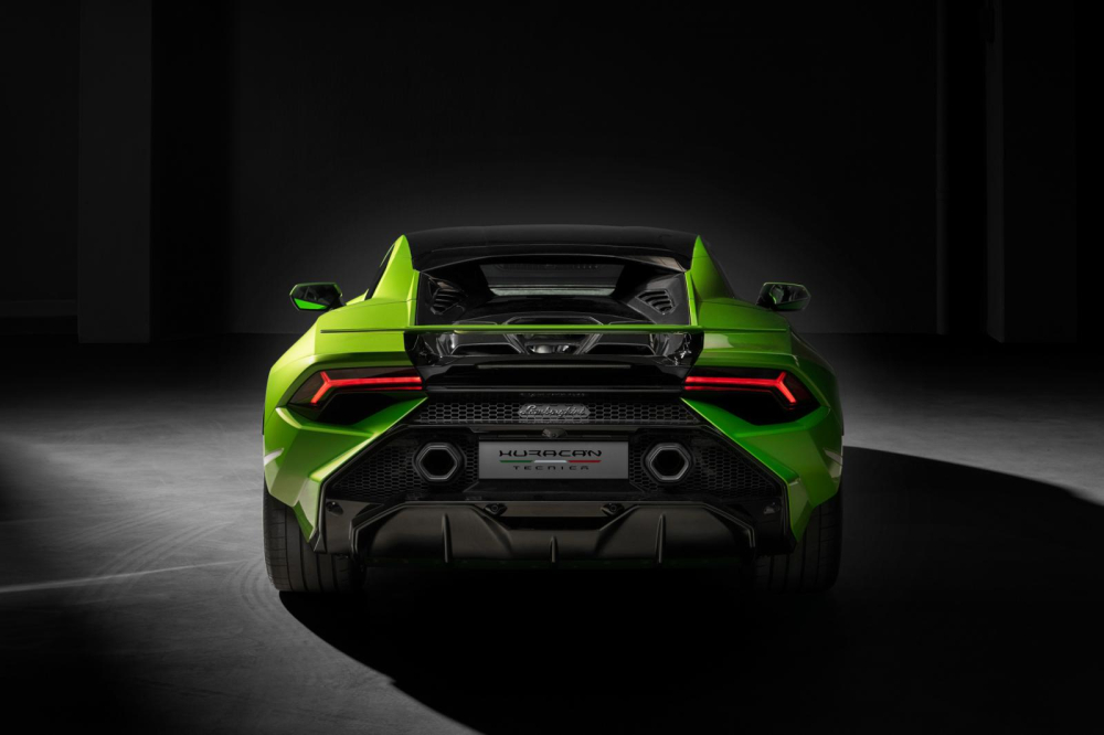 Lamborghini Huracan Tecnica nh&igrave;n từ ph&iacute;a sau