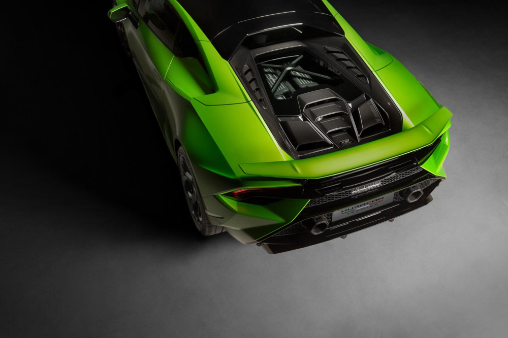 Nắp khoang động cơ của Lamborghini Huracan Tecnica được l&agrave;m bằng sợi carbon