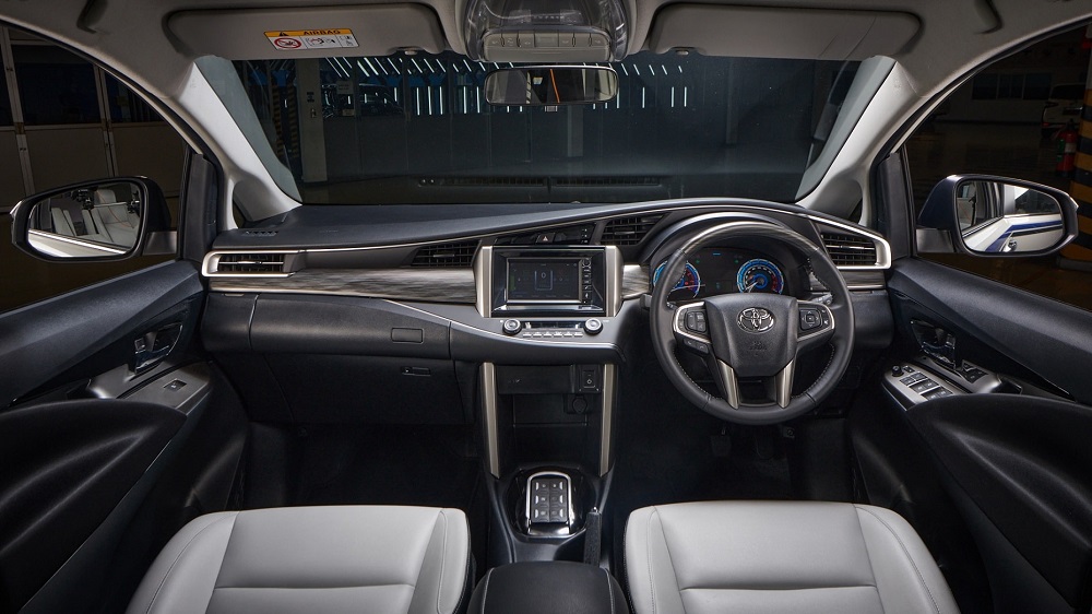 Nội thất b&ecirc;n trong Toyota Innova EV 
