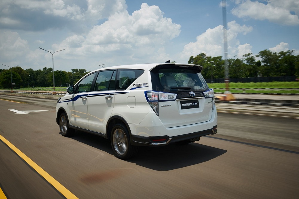 Toyota Innova phi&ecirc;n bản thuần điện sẽ kh&ocirc;ng được sản xuất thương mại