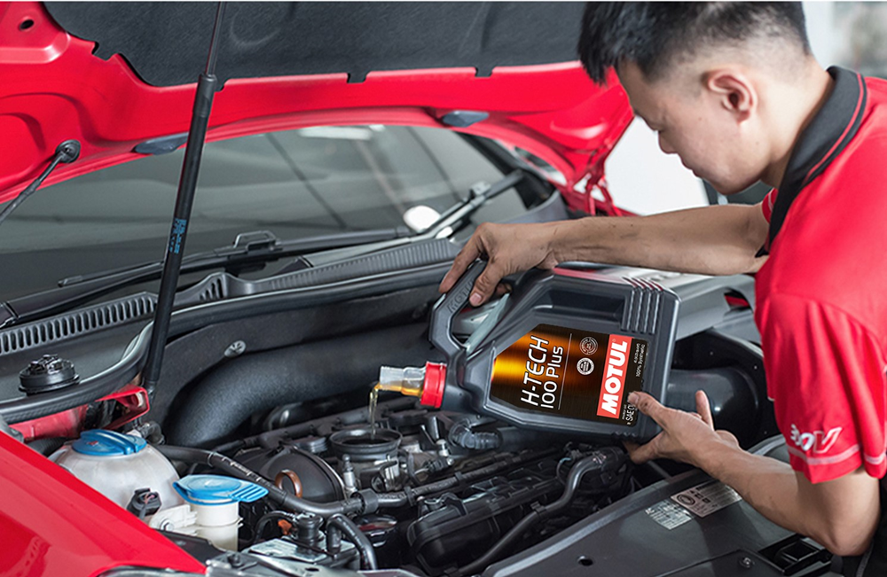 Dầu nhớt Motul có giá thành khá cao so với mặt bằng chung.