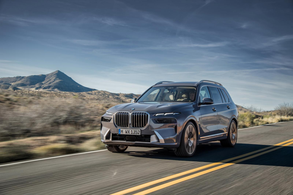 SUV hạng sang cỡ lớn BMW X7 2023 chính thức trình làng, đối đầu Lexus LX 600