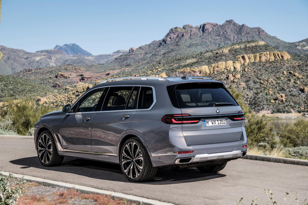 BMW X7 2023 được bổ sung đèn hậu LED mới