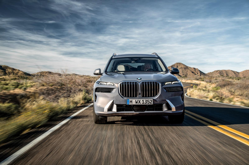 Cận cảnh thiết kế đầu xe của BMW X7 2023