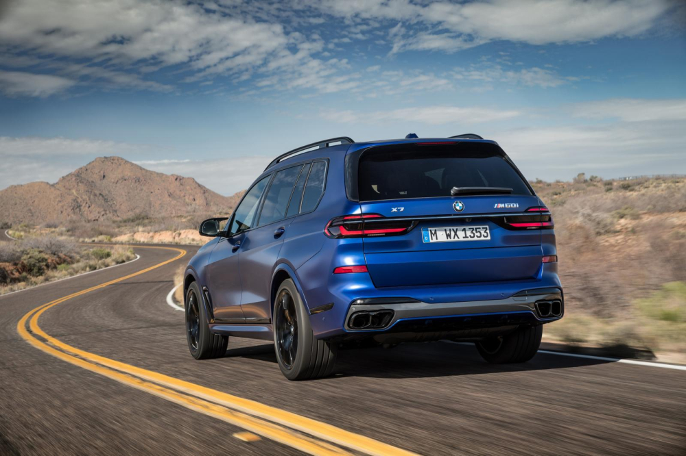 BMW X7 M60i 2023 còn có 4 ống xả phía sau