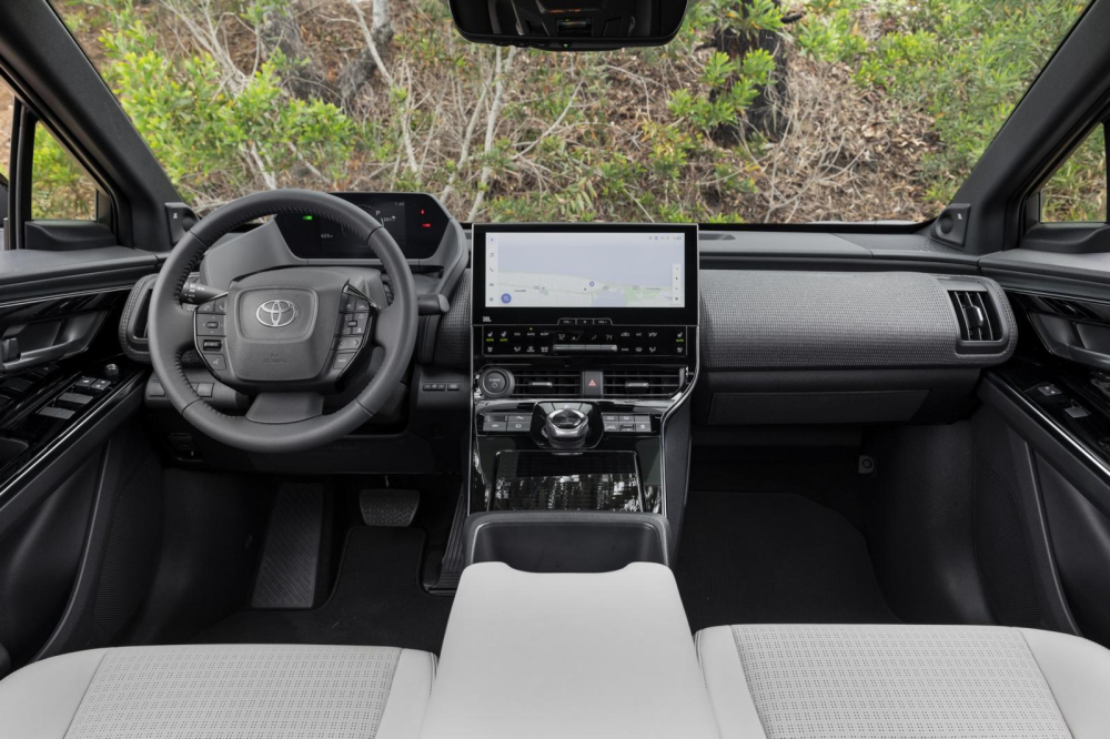 Nội thất sang trọng hơn của Toyota bZ4X 2023 bản Limited