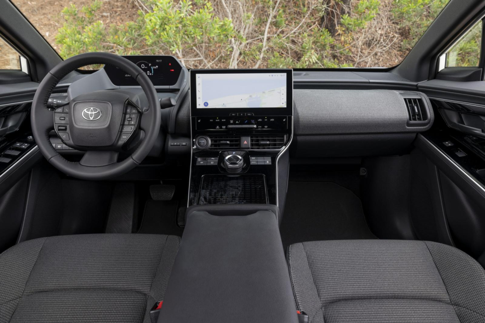 Nội thất của Toyota bZ4X 2023 bản ti&ecirc;u chuẩn
