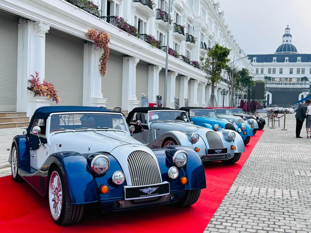 5 chiếc xe Morgan được trưng b&agrave;y ở khu vực ri&ecirc;ng biệt
