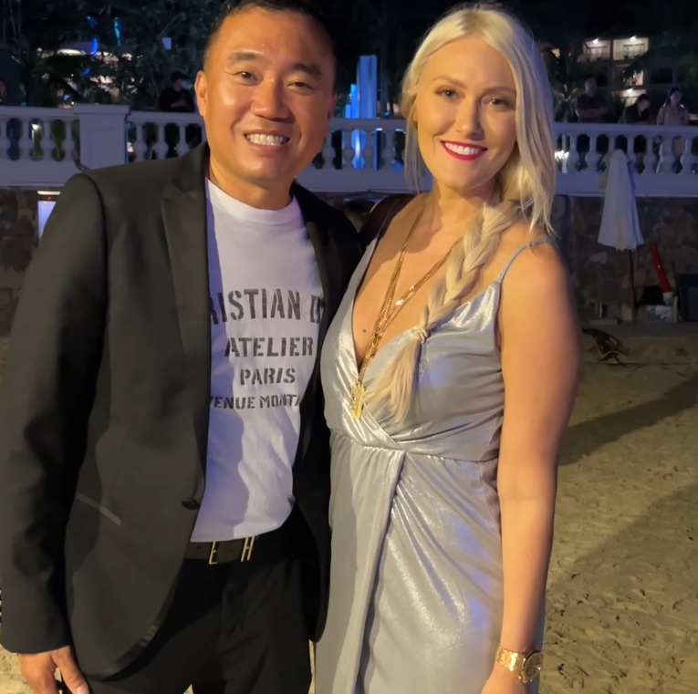 Còn đây là hình ảnh Tyler Ngô chụp cùng cô gái vàng trong làng siêu xe thế giới Alex Hirshi ghé thăm Việt Nam để review VinFast VF8?