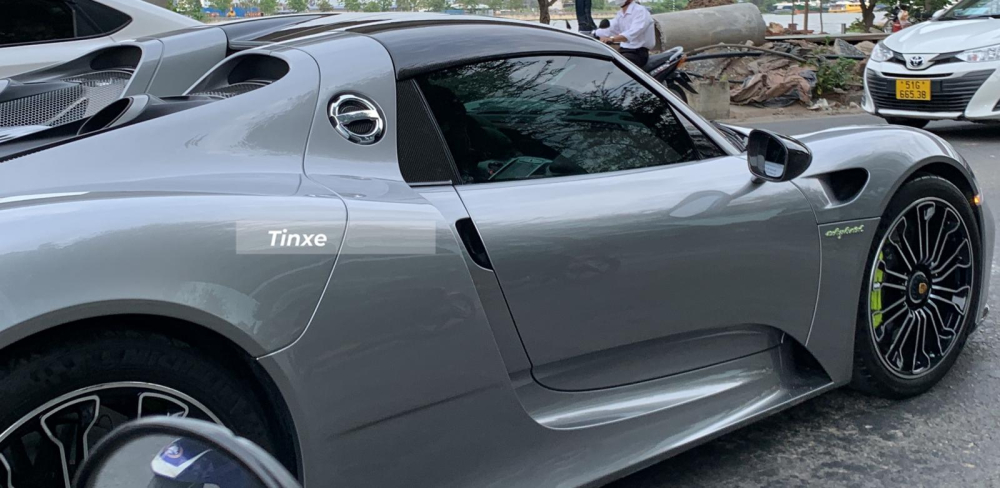 Cận cảnh thiết kế bên hông xe Porsche 918 Spyder Cận cảnh thiết kế bên hông xe Porsche 918 Spyder
