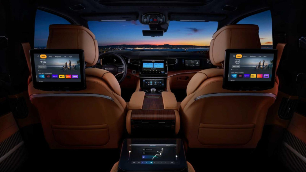 3 m&agrave;n h&igrave;nh kh&aacute;c ở ph&iacute;a sau của Jeep Wagoneer L v&agrave; Grand Wagoneer L 2023
