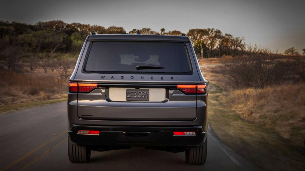 Jeep Wagoneer L 2023 yếu hơn so với Grand Wagoneer L
