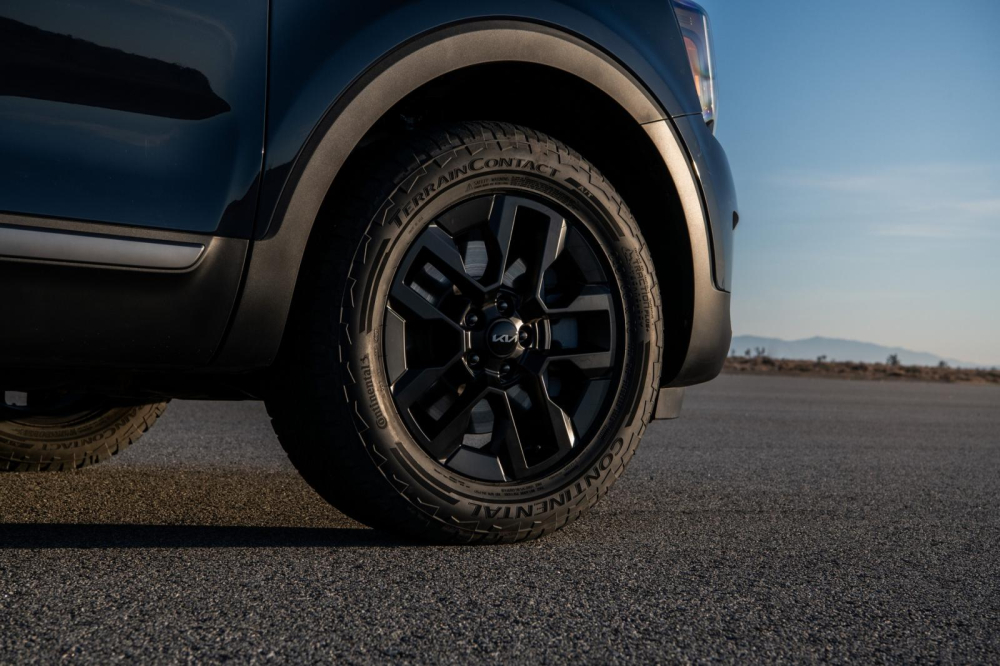 V&agrave;nh 18 inch, nằm trong lốp chạy mọi địa h&igrave;nh của Kia Telluride X-Pro 2023