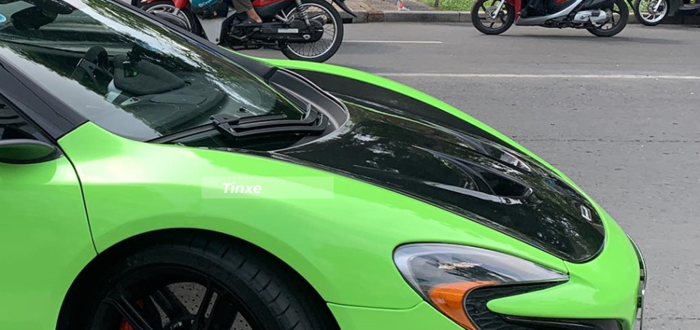 Ngo&agrave;i ra c&ograve;n c&oacute; nắp cap&ocirc; độ phi&ecirc;n bản McLaren P1