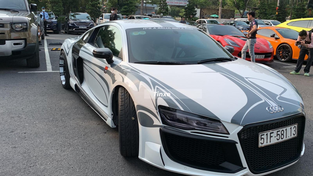 Một chiếc si&ecirc;u xe Audi R8 độ body kit của h&atilde;ng Regula với tổng trị gi&aacute; hơn 1,5 tỷ đồng 