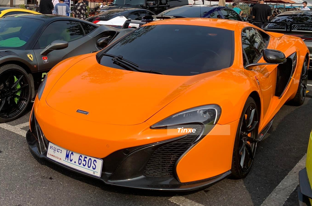 Chiếc si&ecirc;u xe McLaren 650S độc nhất xuất hiện tại Việt Nam v&agrave;o cuối th&aacute;ng 1 đầu năm nay để chủ nh&acirc;n nhanh ch&oacute;ng c&oacute; xe đ&oacute;n Tết Nguy&ecirc;n đ&aacute;n. Xe được 1 c&ocirc;ng ty nhập khẩu si&ecirc;u xe kh&aacute; c&oacute; tiếng của người Việt ở Campuchia mang v&agrave;o l&atilde;nh thổ nước ta.