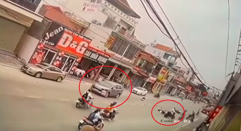 Vụ tai nạn khiến nữ sinh đi xe đạp điện bị thương kh&aacute; nặng