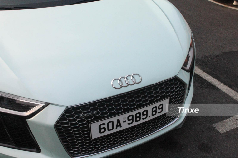 Biển số của chiếc xe Audi R8 V10 Plus có đến 3 con số 9 và 2 số 8 ghép vào với nhau mang hàm ý phát tài trường thọ Biển số của chiếc xe Audi R8 V10 Plus có đến 3 con số 9 và 2 số 8 ghép vào với nhau mang hàm ý phát tài trường thọ