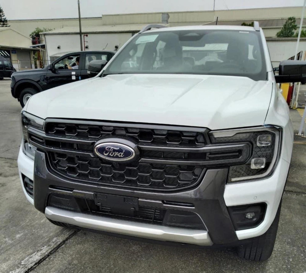 Ford Ranger 2022 bản Wildtrak được cho l&agrave; xuất hiện trong khu&ocirc;n vi&ecirc;n nh&agrave; m&aacute;y đặt tại Hải Dương.