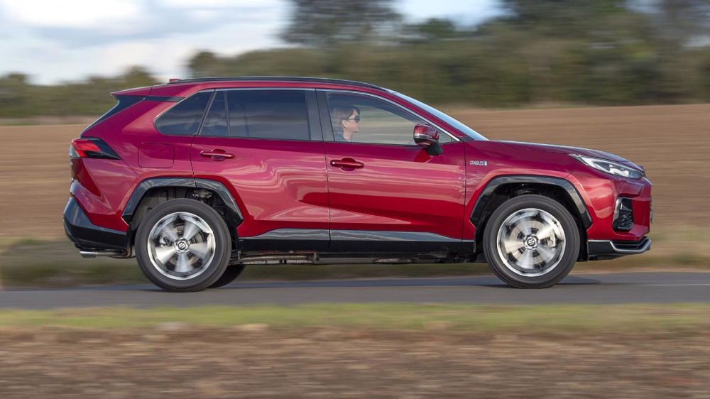 Suzuki Across 2022 l&agrave; mẫu SUV cỡ C chỉ ti&ecirc;u thụ 1 l&iacute;t xăng cho 100 km