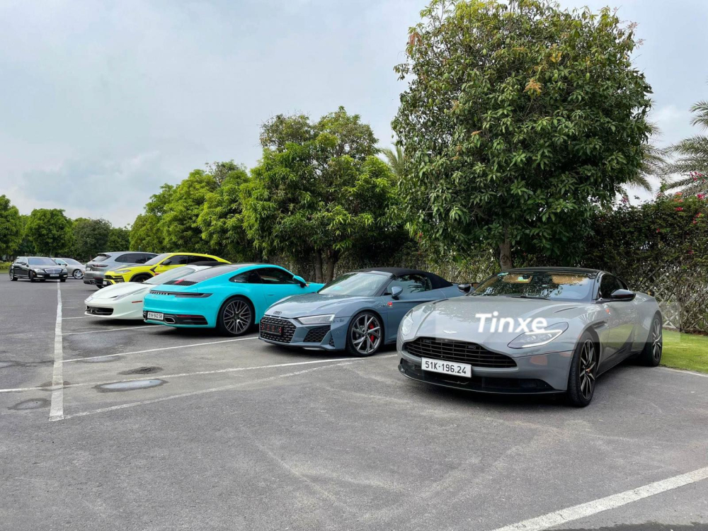 H&agrave;nh tr&igrave;nh si&ecirc;u xe mới diễn ra v&agrave;o ng&agrave;y 14 th&aacute;ng 4 vừa qua đ&atilde; thu h&uacute;t hơn 20 si&ecirc;u xe, xe thể thao c&ugrave;ng xe SUV tham dự. Trong số n&agrave;y c&oacute; nhiều mẫu si&ecirc;u xe hot như Lamborghini Aventador S, Ferrari 488 Pista Spider, Audi R8 V10 Spyder 2021... g&oacute;p mặt b&ecirc;n cạnh những mẫu xe quen thuộc.