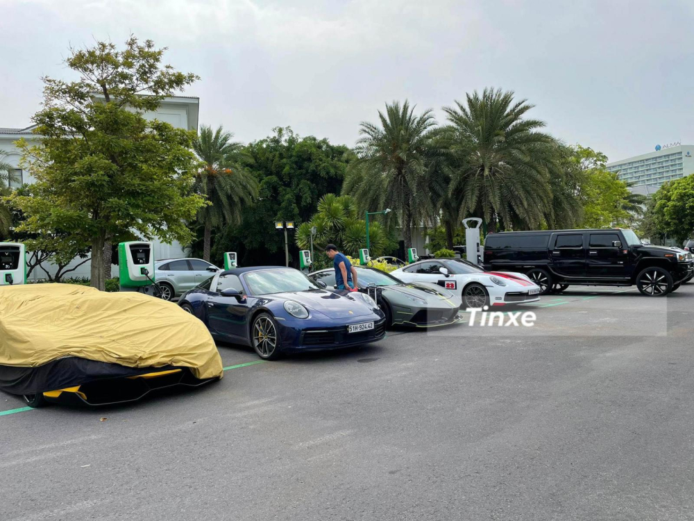Chiếc si&ecirc;u xe Lamborghini Murcielago LP640-4 độ body kit Murcielago LP670-4 SV của tay chơi xe Gia Lai vẫn được tr&ugrave;m bạt. 