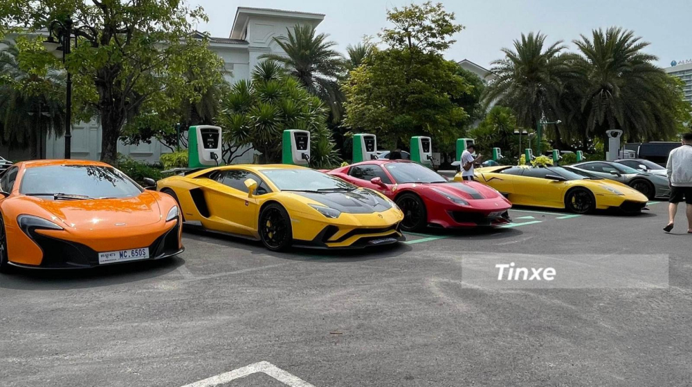 Đo&agrave;n si&ecirc;u xe n&agrave;y di chuyển từ S&agrave;i th&agrave;nh theo 2 hướng v&agrave; tập trung tại địa điểm tập kết dừng ch&acirc;n tr&ecirc;n cao tốc Long Th&agrave;nh - Dầu Gi&acirc;y để gh&eacute;p đo&agrave;n. Sau đ&oacute; đo&agrave;n di chuyển tiếp tục v&agrave; đến Nha Trang v&agrave;o chiều tối c&ugrave;ng ng&agrave;y.