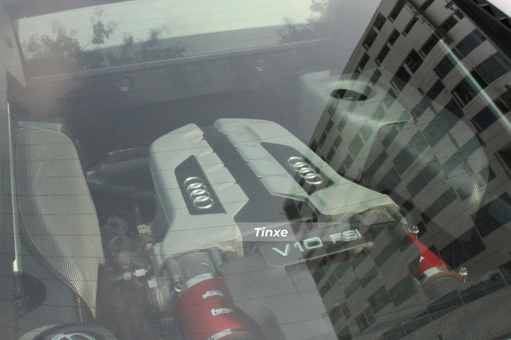 Động cơ trên siêu xe Audi R8 này đã được thay logo V10 Động cơ trên siêu xe Audi R8 này đã được thay logo V10