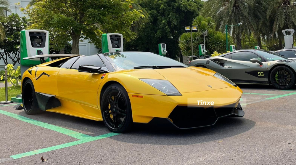 Chiếc xe đã được chủ nhân nâng cấp bộ body kit Lamborghini Murcielago LP670-4 SV Chiếc xe đã được chủ nhân nâng cấp bộ body kit Lamborghini Murcielago LP670-4 SV