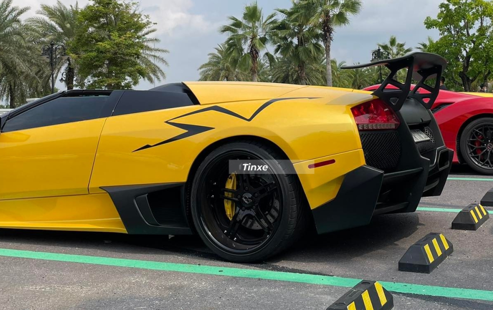 Thú vị nhất vẫn là đuôi xe được lột xác hoàn toàn qua body kit Lamborghini Murcielago LP670-4 SV Thú vị nhất vẫn là đuôi xe được lột xác hoàn toàn qua body kit Lamborghini Murcielago LP670-4 SV