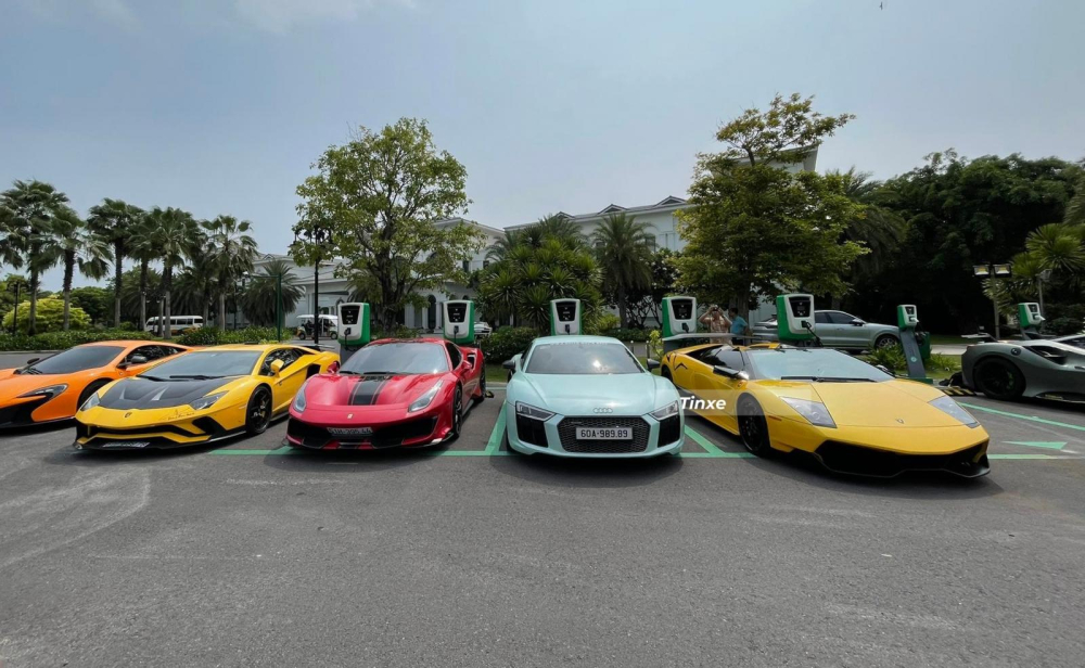 Dù đã trải qua 11 năm sống ở Việt Nam nhưng độ hấp dẫn và ngầu của chiếc xe Lamborghini Murcielago LP640-4 Roadster vẫn không thua kém gì các siêu xe sau này Dù đã trải qua 11 năm sống ở Việt Nam nhưng độ hấp dẫn và ngầu của chiếc xe Lamborghini Murcielago LP640-4 Roadster vẫn không thua kém gì các siêu xe sau này