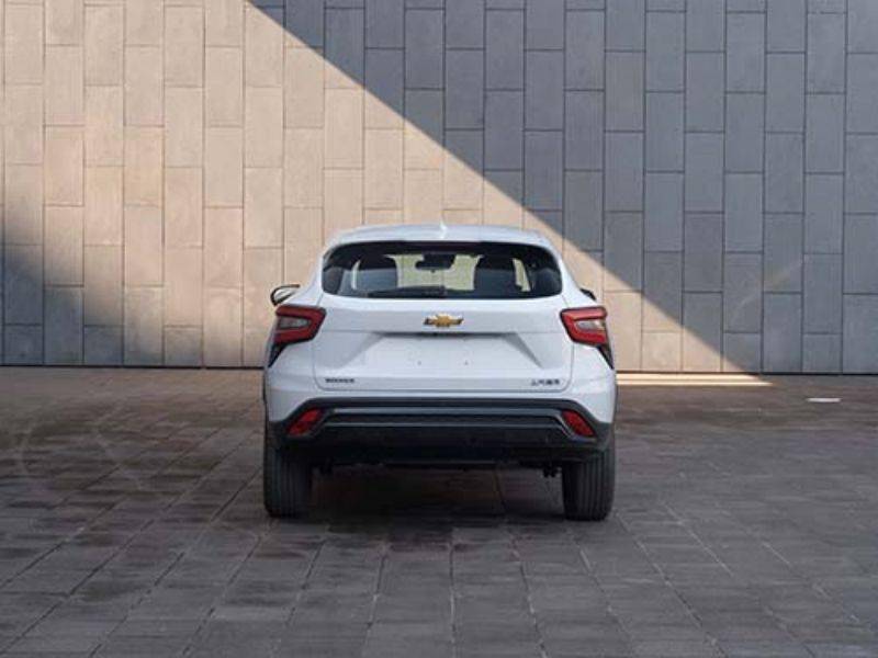 Chevrolet Seeker 2022 nh&igrave;n từ ph&iacute;a sau