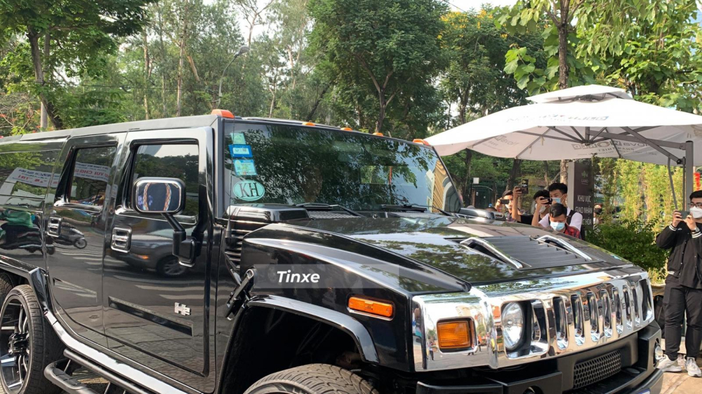 Sự xuất hiện của Hummer H6 Player Edition ở bất kỳ đâu cũng thu hút sự chú ý.