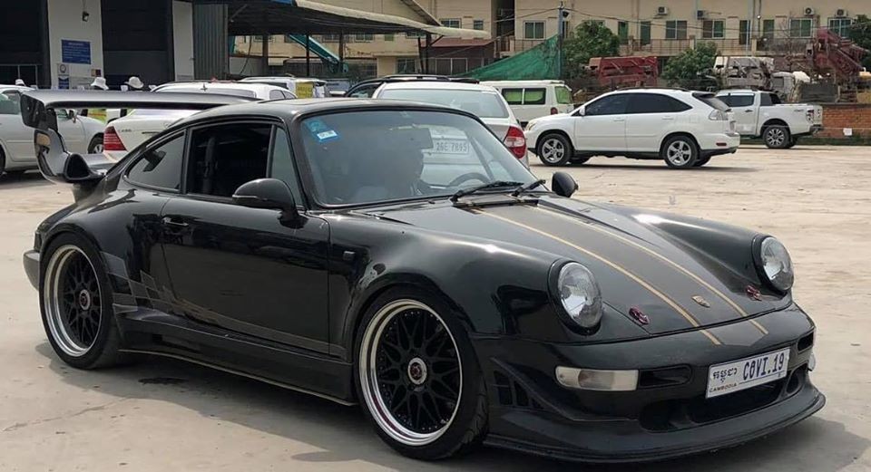 Chiếc xe Porsche 930 Turbo độ RUF này có biển số khá thú vị