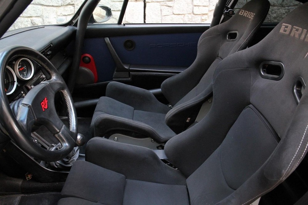 Nội thất chiếc xe Porsche 930 Turbo độ RUF