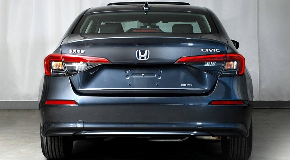 Honda Civic e:HEV 2022 có thiết kế ngoại thất không khác biệt đáng kể so với bản máy xăng 1.5L