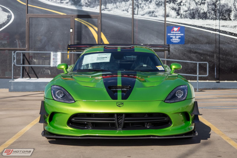 Cận cảnh diện mạo một chiếc xe Dodge SRT Viper ACR thế hệ thứ 5 Cận cảnh diện mạo một chiếc xe Dodge SRT Viper ACR thế hệ thứ 5