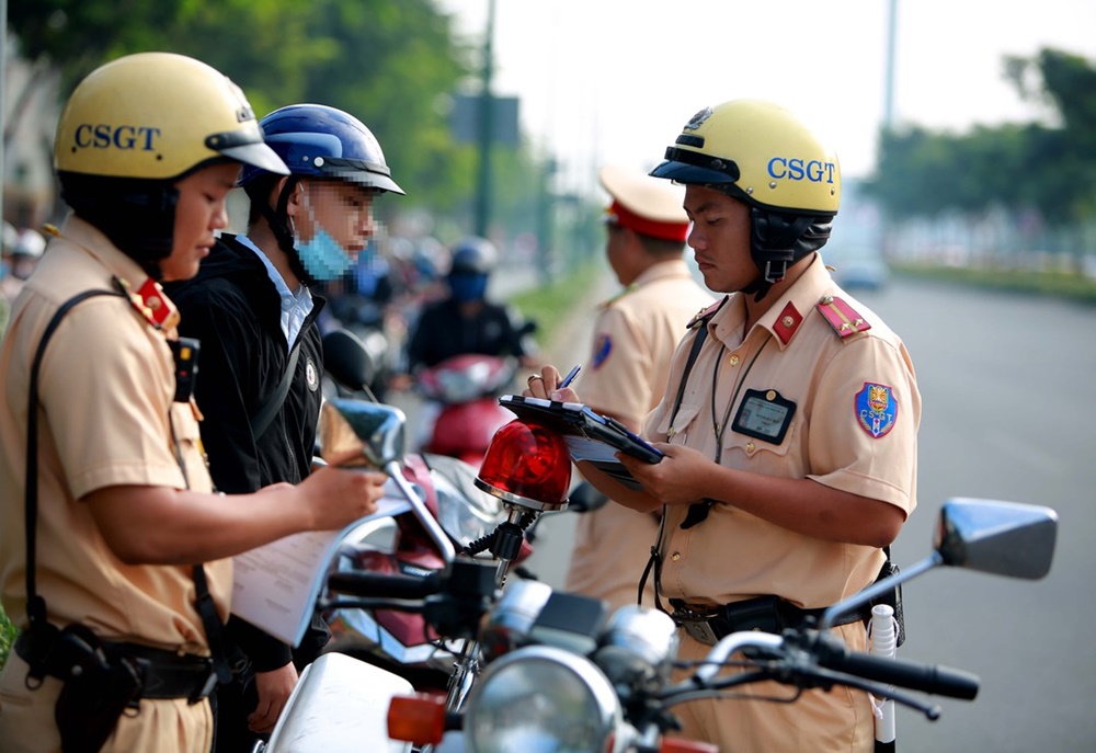 Cách phân biệt lỗi không mang và không có Giấy phép lái xe.