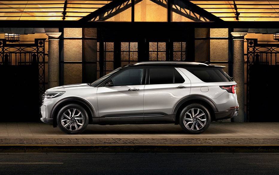 Ford Explorer 2023 ngắn hơn trước 12 mm