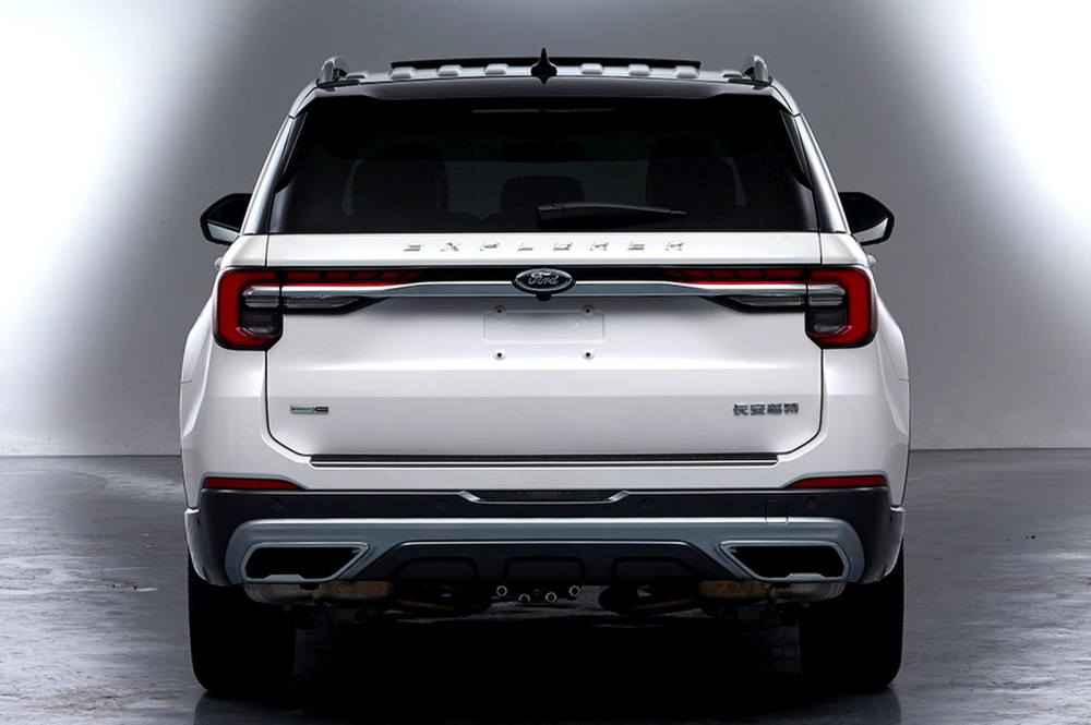 Ford Explorer 2023 nh&igrave;n từ ph&iacute;a sau