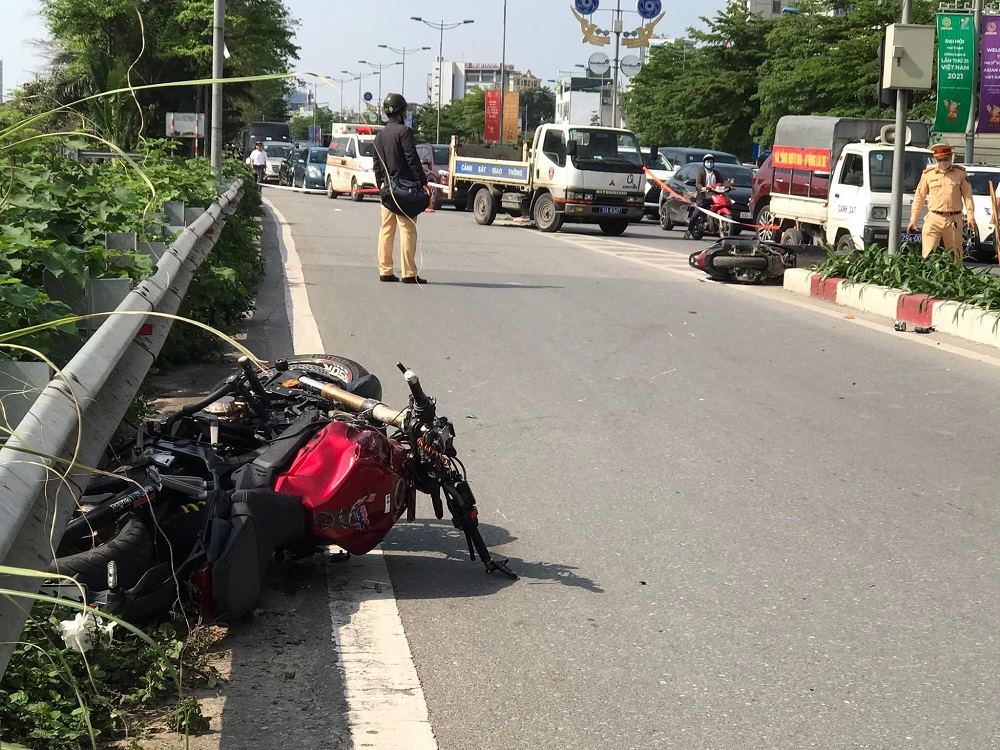 Hiện trường vụ tai nạn trên đường vành đai 2