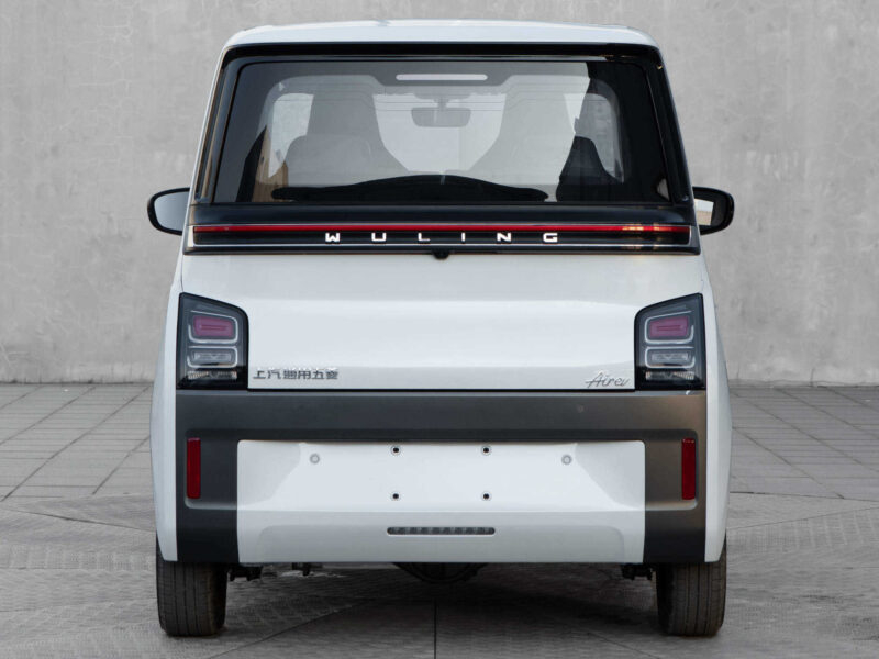 Wuling Air ev nhìn từ phía sau