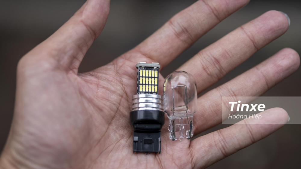 B&oacute;ng đ&egrave;n LED sẽ đem đến cảm gi&aacute;c hiện đại v&agrave; hiệu suất sử dụng tốt hơn b&oacute;ng đ&egrave;n Halogen.