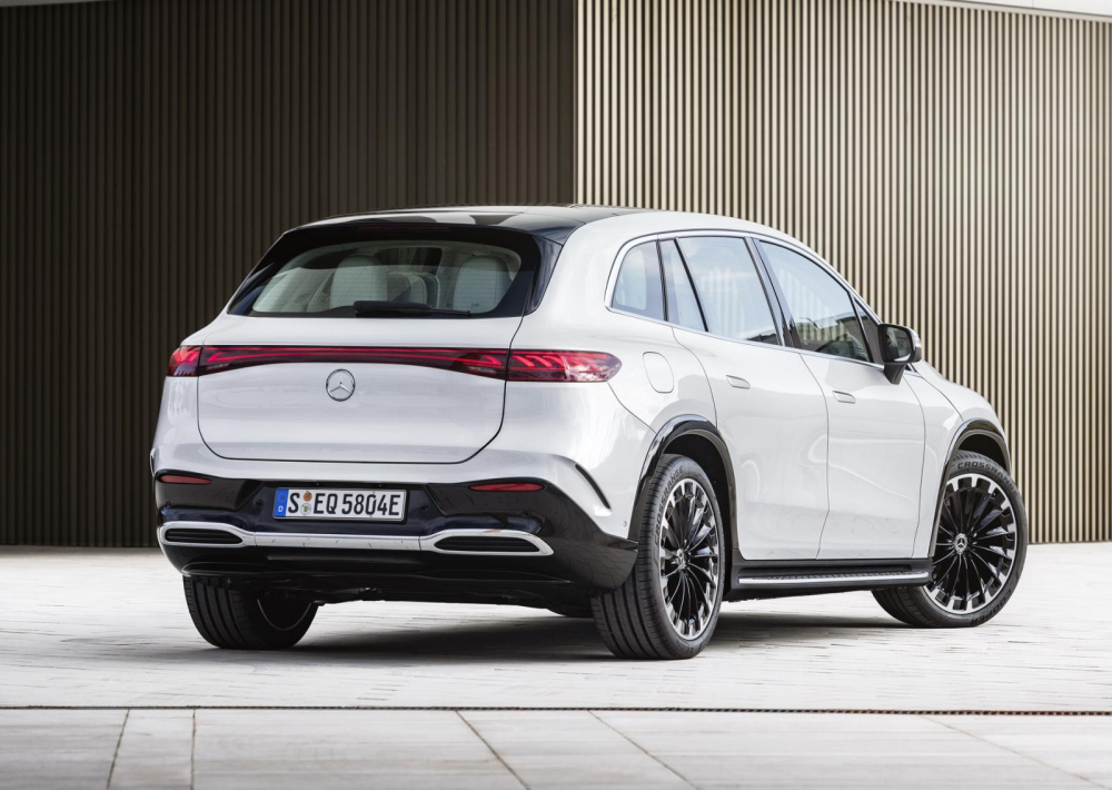 Mercedes-Benz EQS SUV 2023 dự kiến đắt hơn đ&aacute;ng kể so với BMW iX