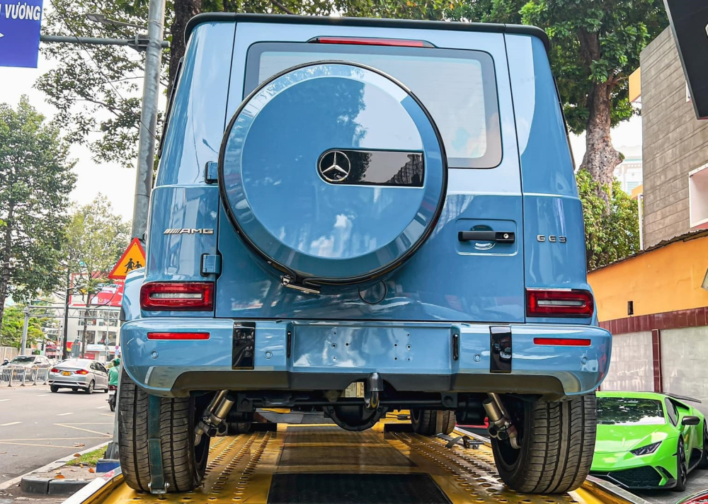 Vẫn l&agrave; bộ &aacute;o China Blue do Cường Đ&ocirc;-la dẫn đầu cuộc chơi nhưng chiếc Mercedes-AMG G63 n&agrave;y lại c&oacute; nội thất rất ấn tượng