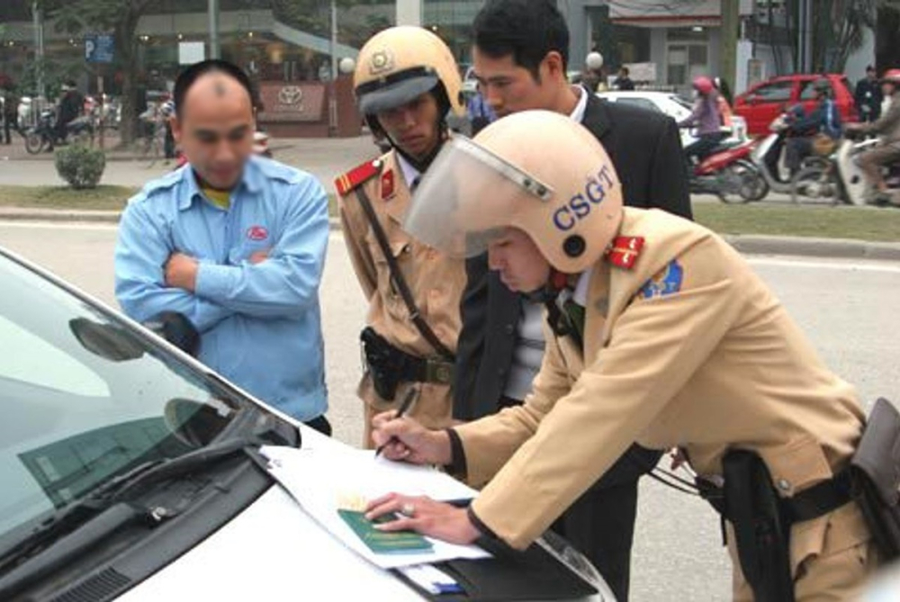 Kh&ocirc;ng k&yacute; bi&ecirc;n bản xử l&yacute; vi phạm vẫn phải nộp tiền phạt như b&igrave;nh thường.