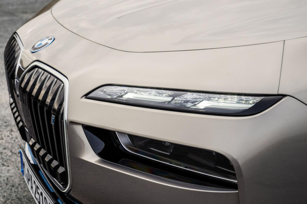Hệ thống đ&egrave;n 2 tầng của BMW i7 2023 