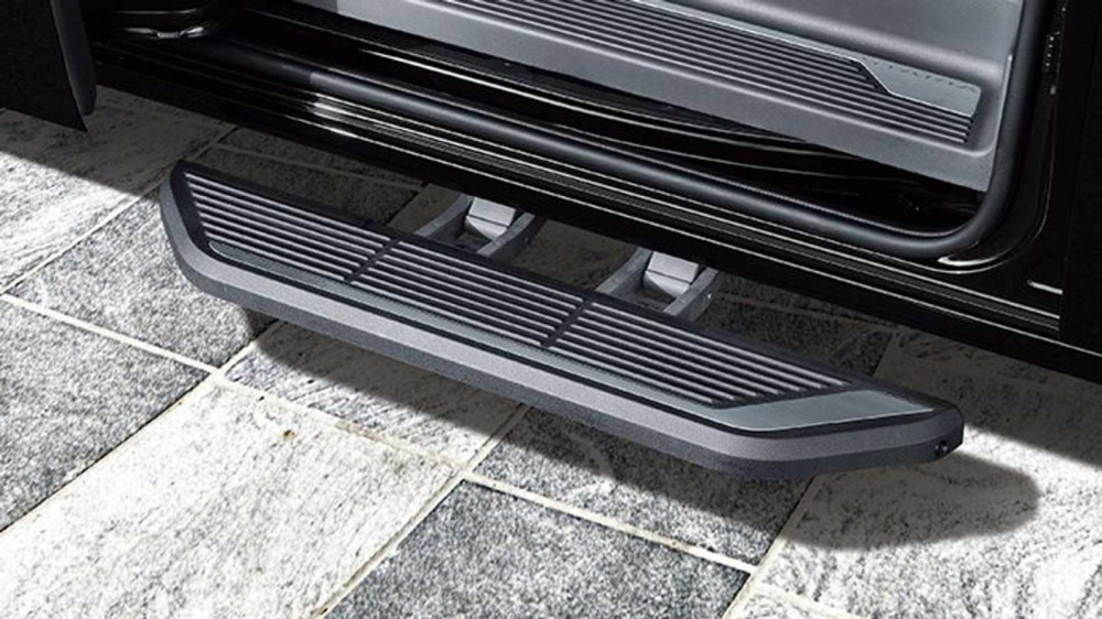 Bệ bước chân chỉnh điện của Hyundai Staria Lounge Limousine Bệ bước chân chỉnh điện của Hyundai Staria Lounge Limousine