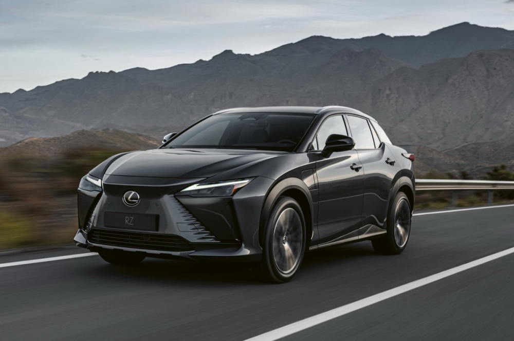 Lexus RZ 450e 2023 c&oacute; phạm vi di chuyển kh&ocirc;ng qu&aacute; cao