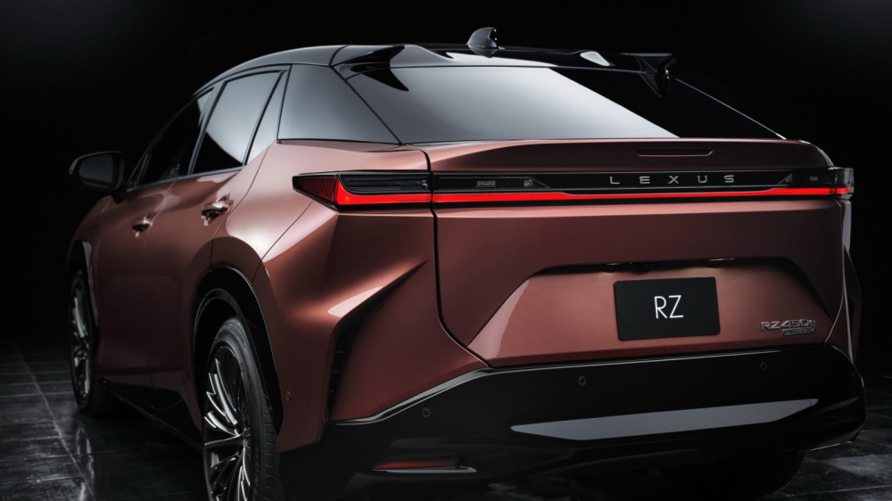 Thiết kế đằng sau của Lexus RZ 450e 2023